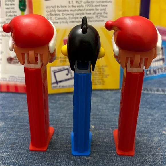 PEZ Bundle Santa and Daffy Duck Dispenser and PEZ lanyard - Picture 4 of 8
